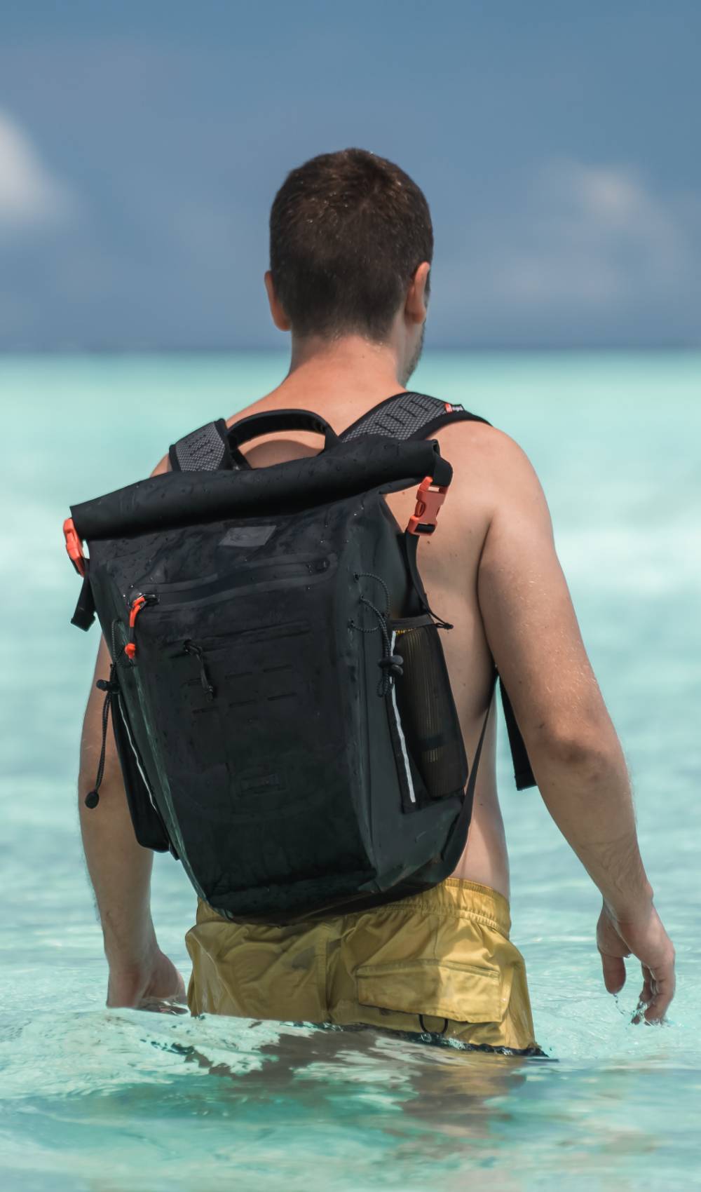 Red Equipment Apex Waterproof Backpack 30L - Obsidian Black – Red